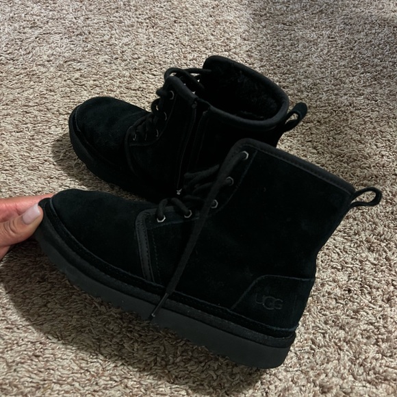 Boys Ugg Nuemel - Picture 2 of 5